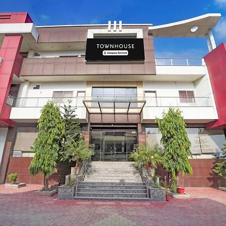 Super Townhouse Lalghati Near Airport โบปาล ภายนอก รูปภาพ