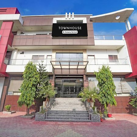 Super Townhouse Lalghati Near Airport โบปาล ภายนอก รูปภาพ