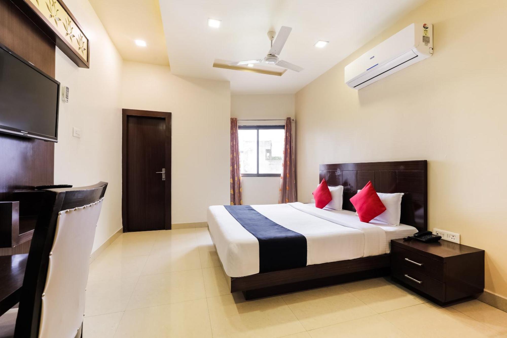 Super Townhouse Lalghati Near Airport โบปาล ภายนอก รูปภาพ