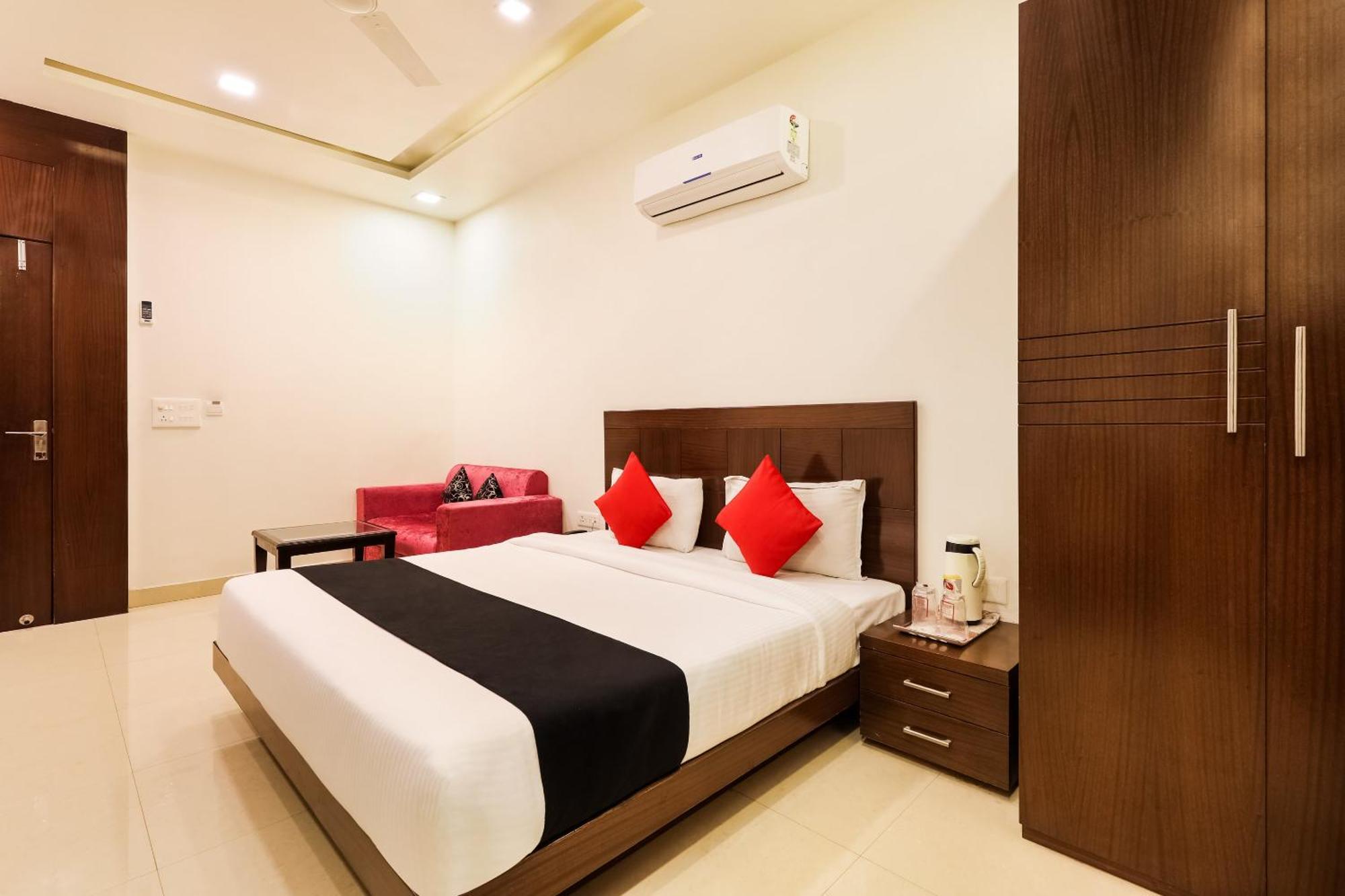 Super Townhouse Lalghati Near Airport โบปาล ภายนอก รูปภาพ