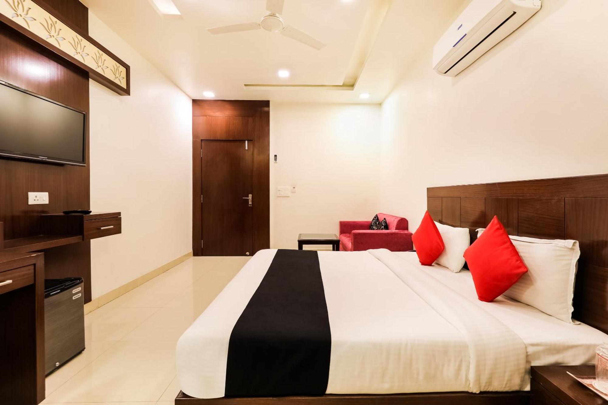 Super Townhouse Lalghati Near Airport โบปาล ภายนอก รูปภาพ