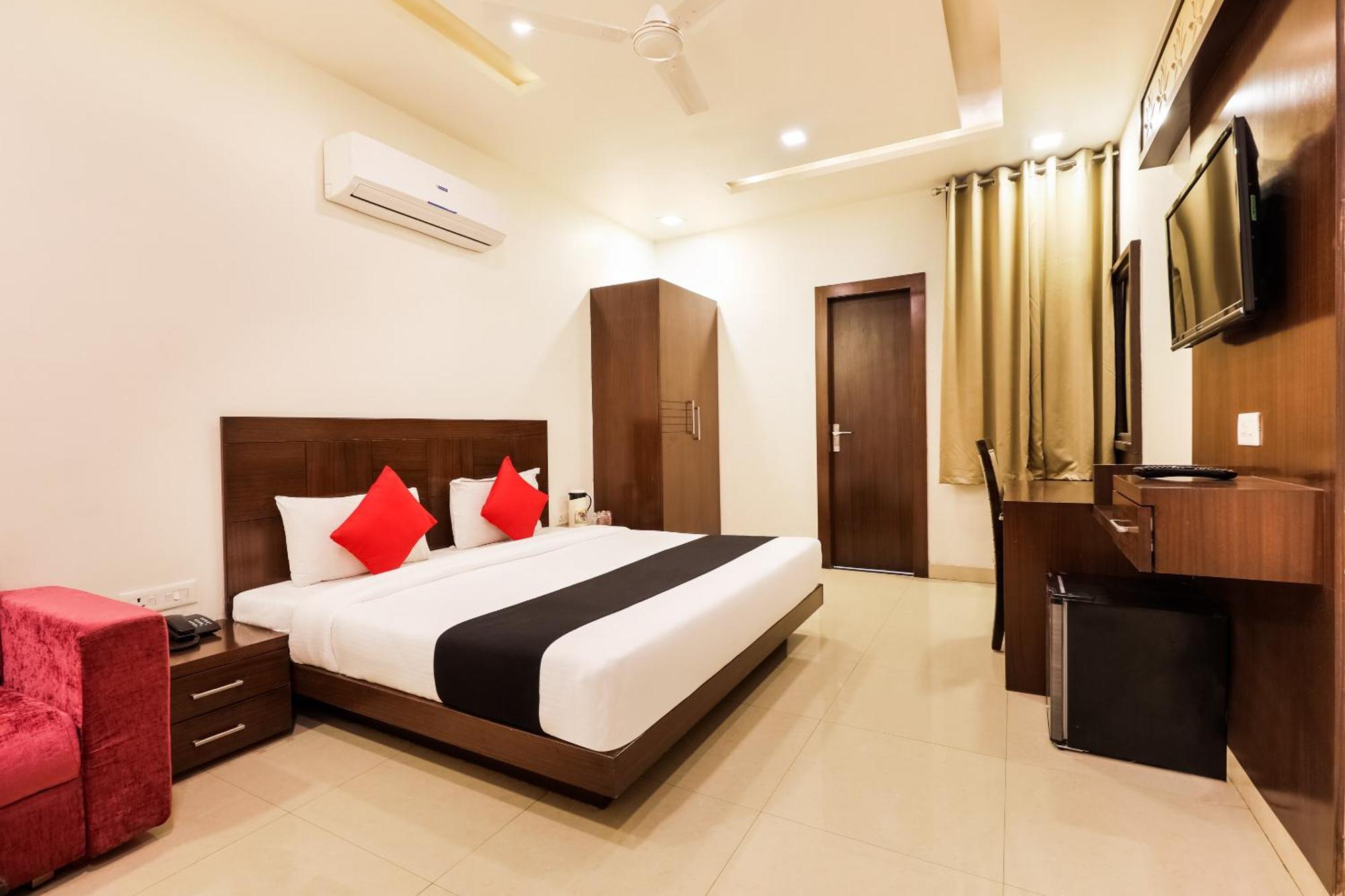 Super Townhouse Lalghati Near Airport โบปาล ภายนอก รูปภาพ