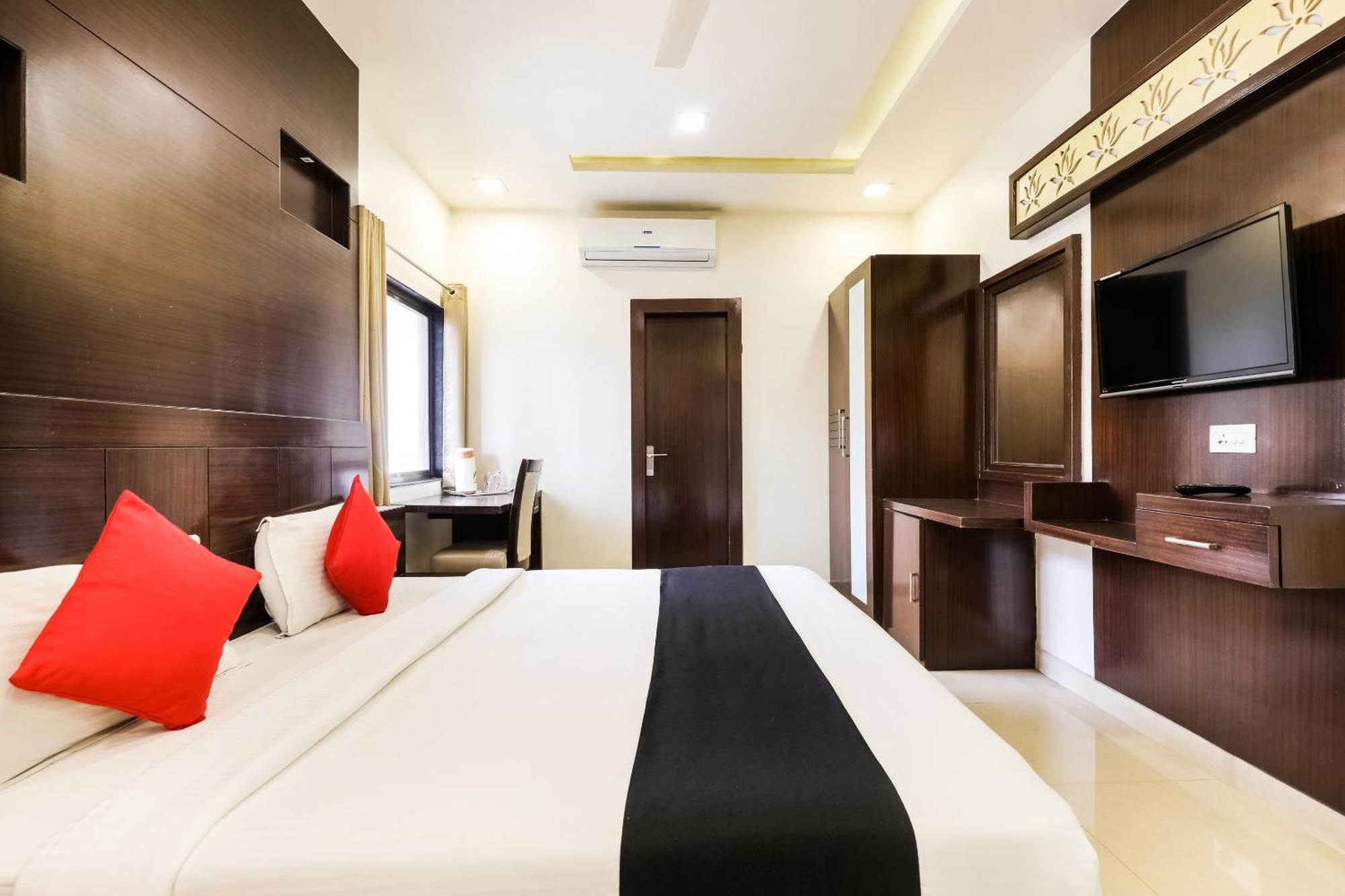 Super Townhouse Lalghati Near Airport โบปาล ภายนอก รูปภาพ