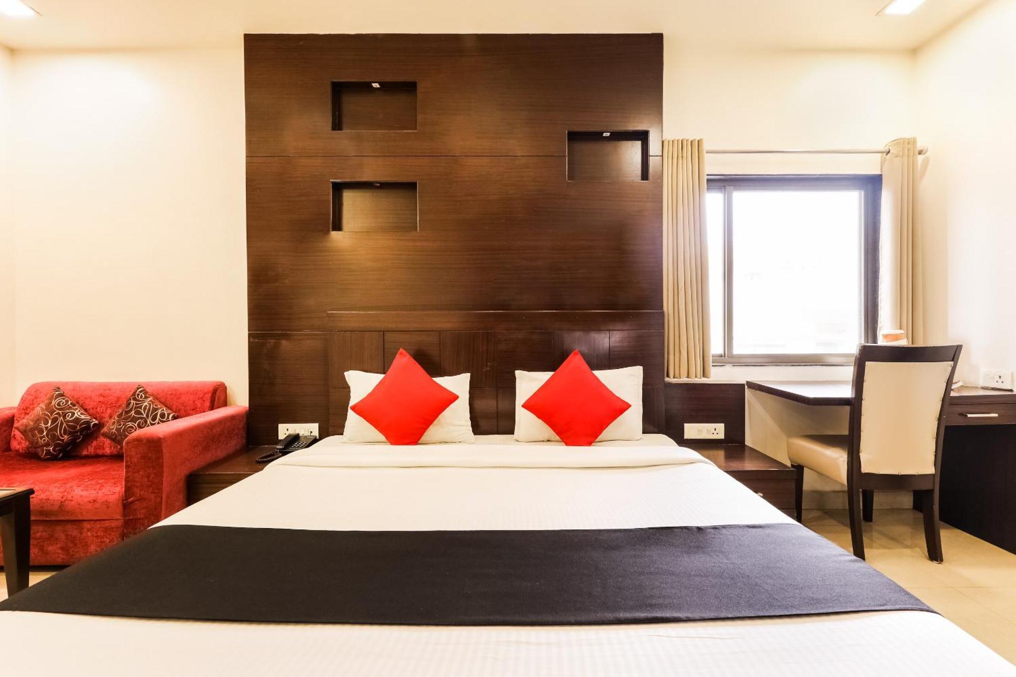 Super Townhouse Lalghati Near Airport โบปาล ภายนอก รูปภาพ