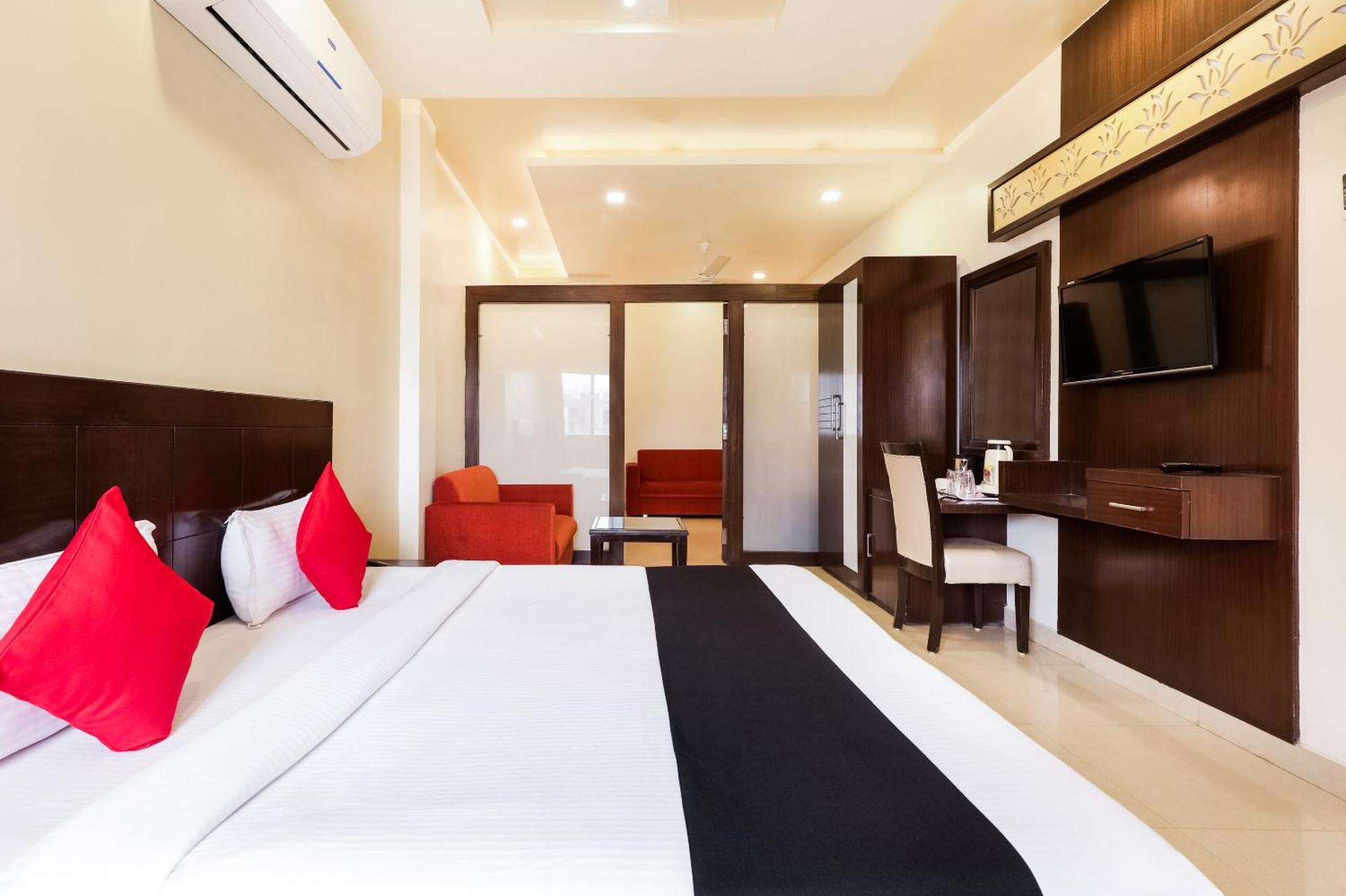 Super Townhouse Lalghati Near Airport โบปาล ภายนอก รูปภาพ