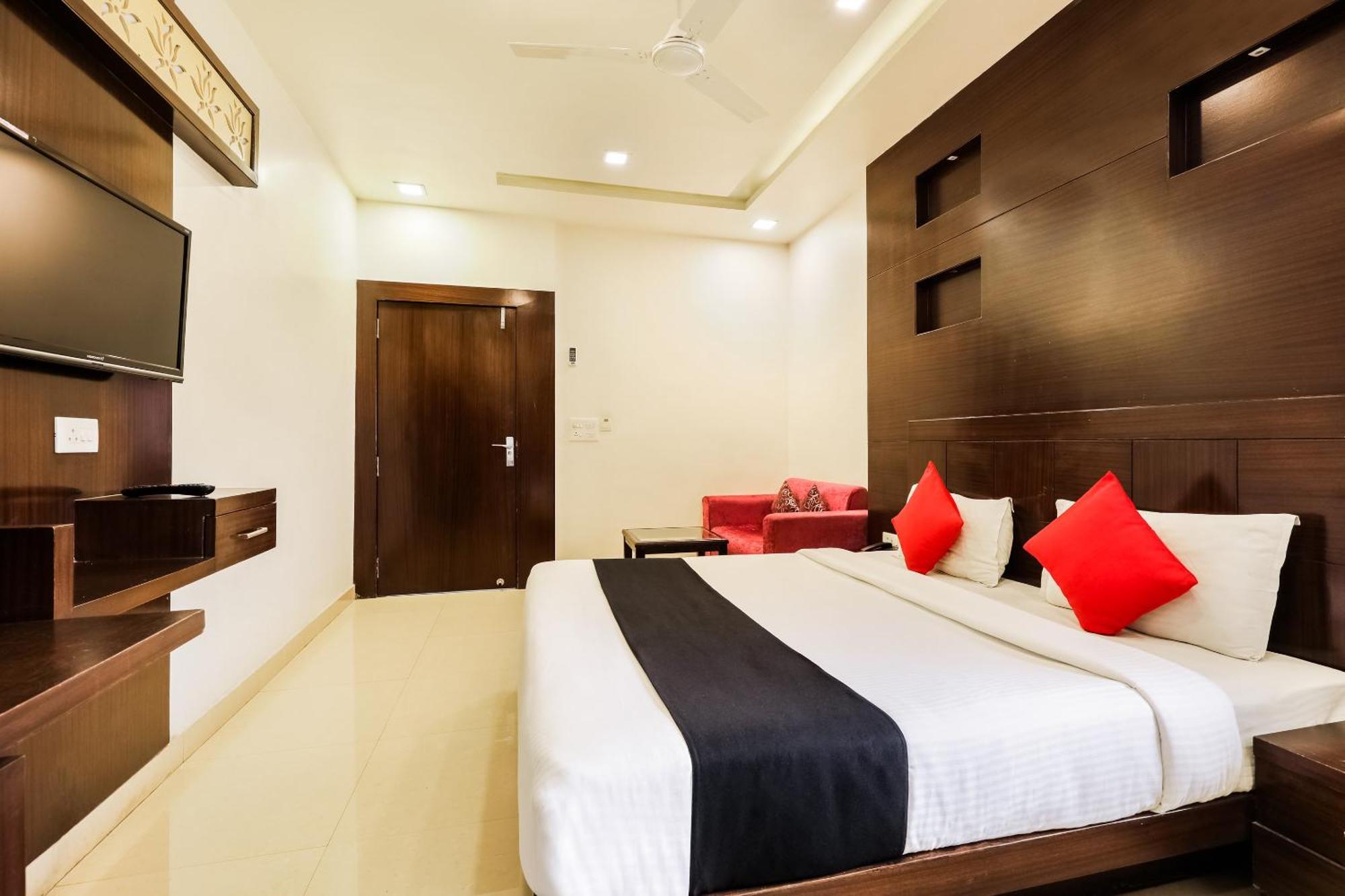 Super Townhouse Lalghati Near Airport โบปาล ภายนอก รูปภาพ
