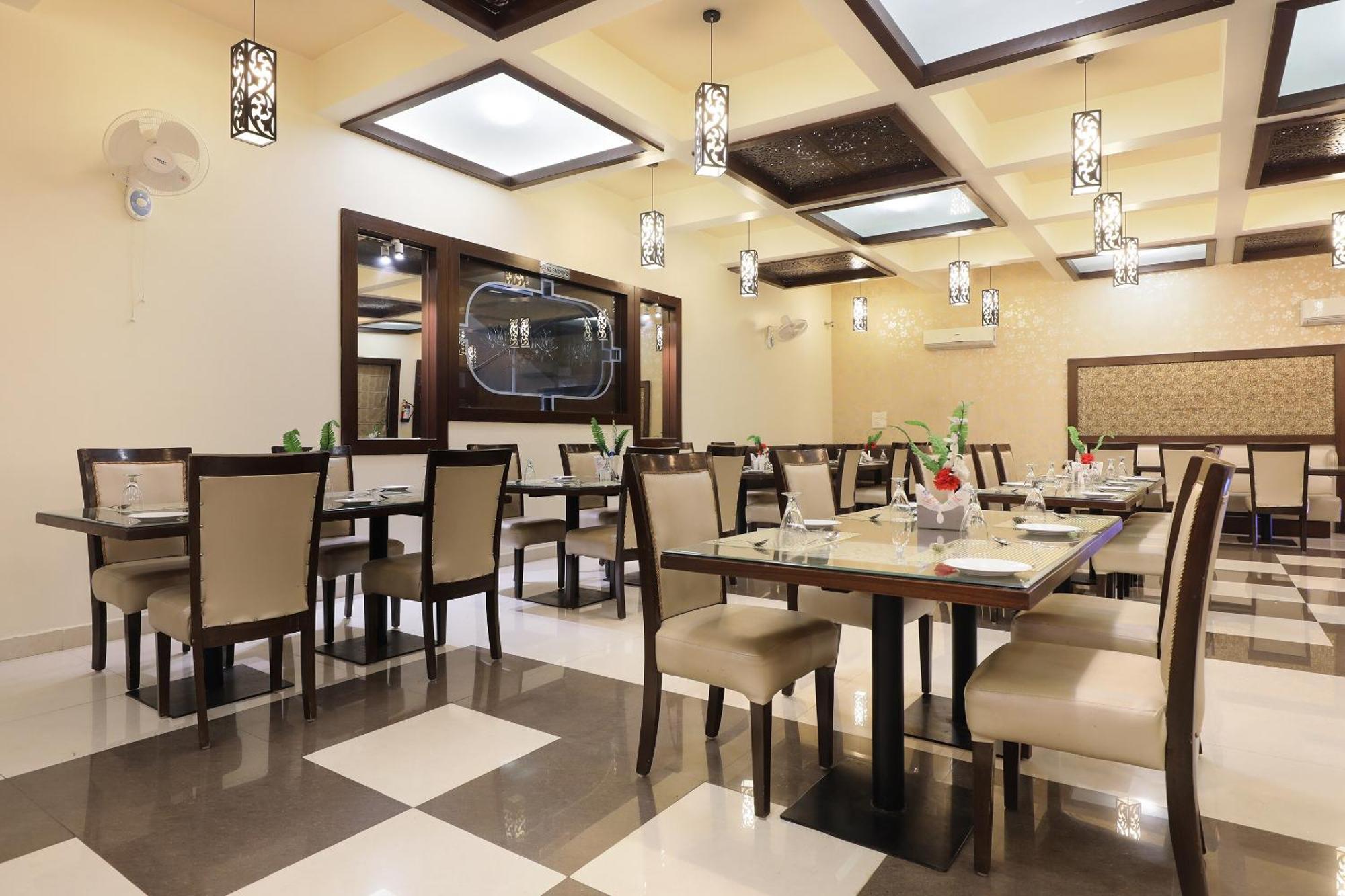Super Townhouse Lalghati Near Airport โบปาล ภายนอก รูปภาพ