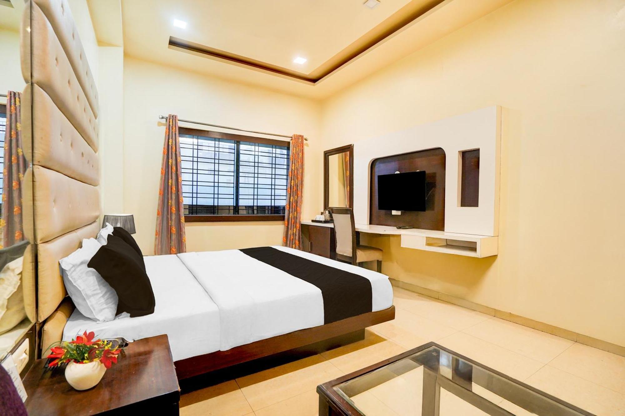 Super Townhouse Lalghati Near Airport โบปาล ภายนอก รูปภาพ