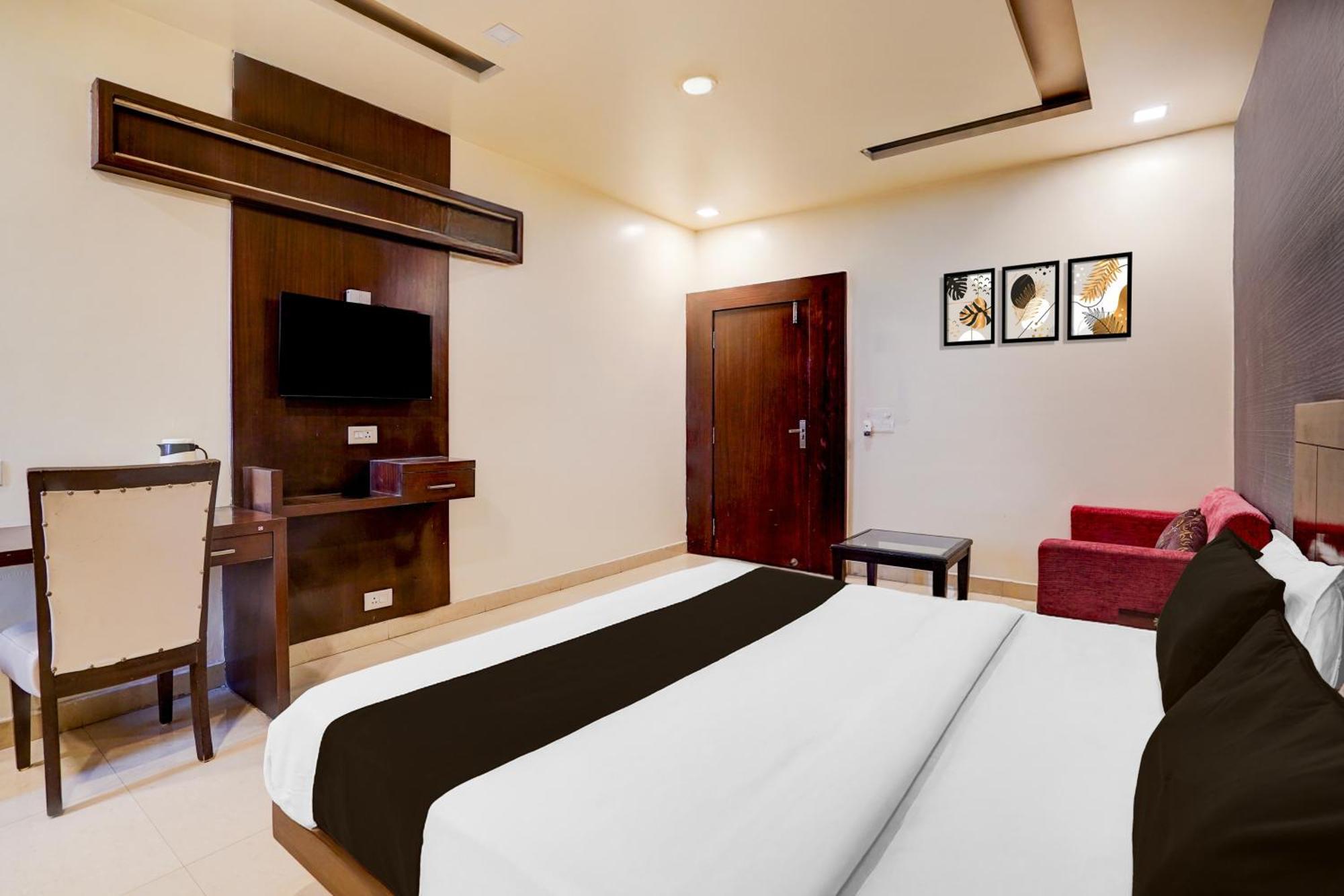 Super Townhouse Lalghati Near Airport โบปาล ภายนอก รูปภาพ