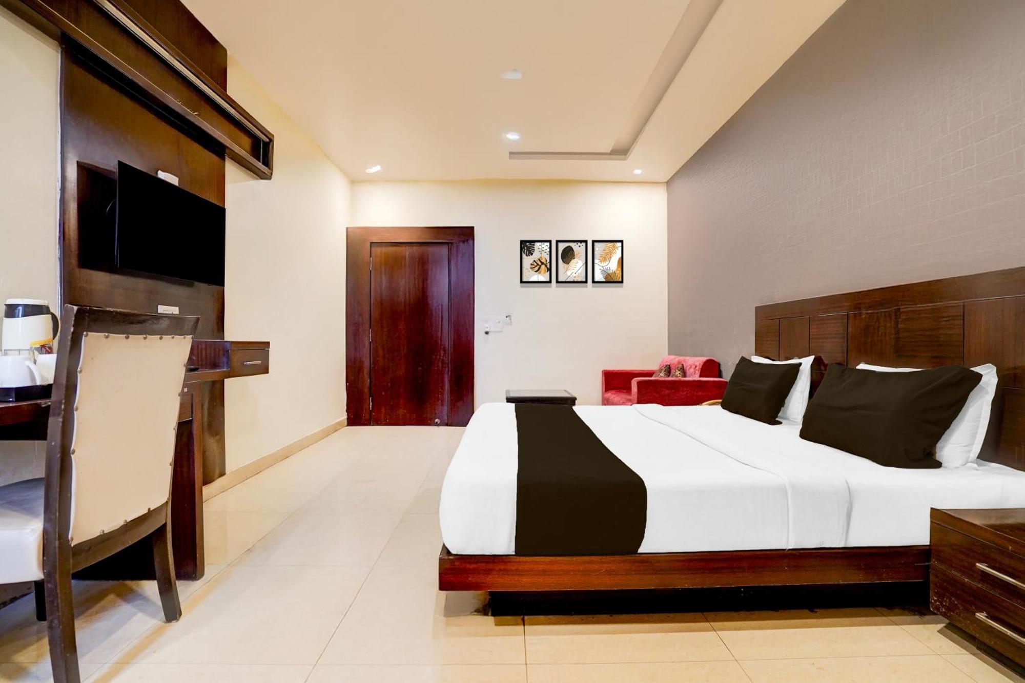 Super Townhouse Lalghati Near Airport โบปาล ภายนอก รูปภาพ
