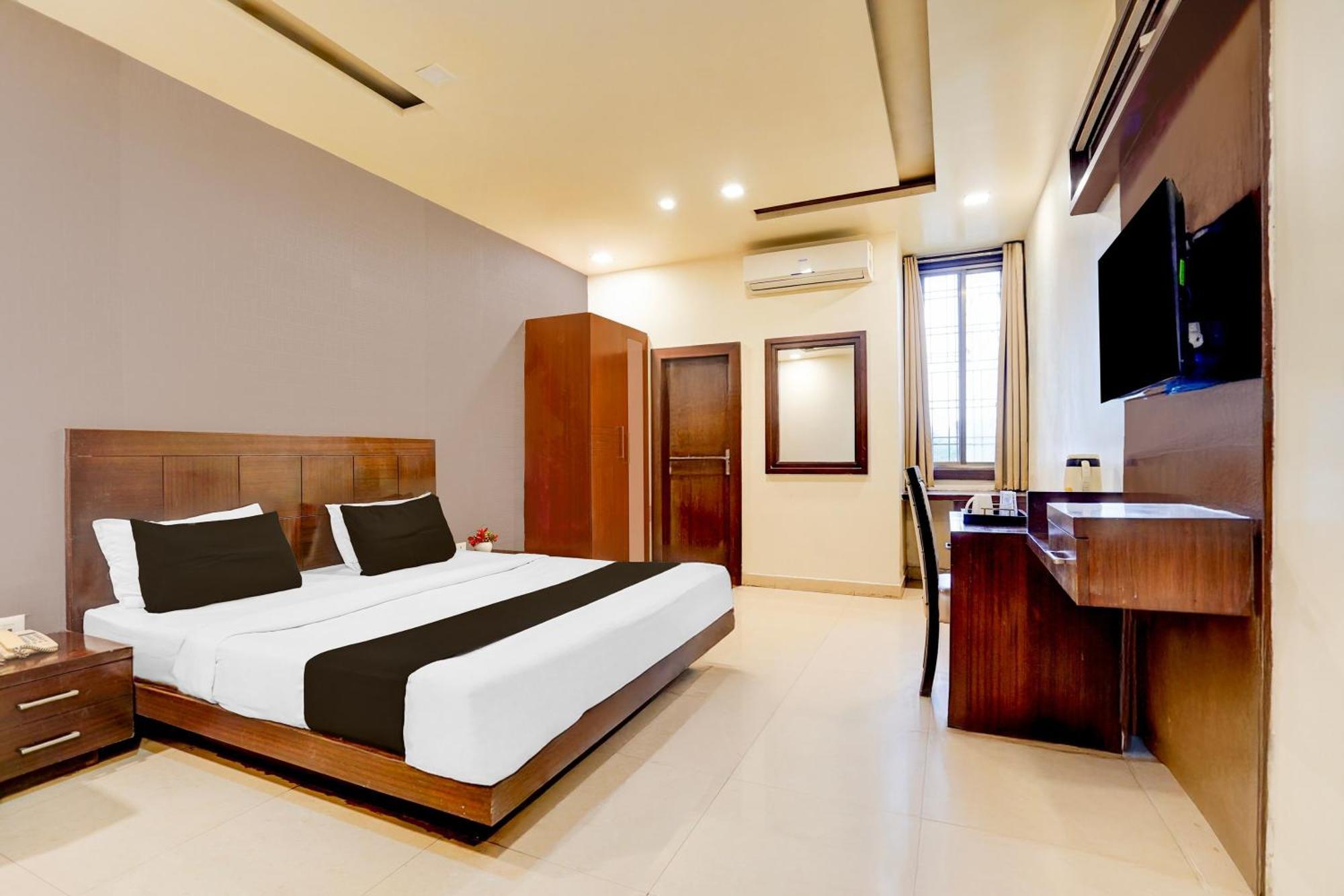 Super Townhouse Lalghati Near Airport โบปาล ภายนอก รูปภาพ