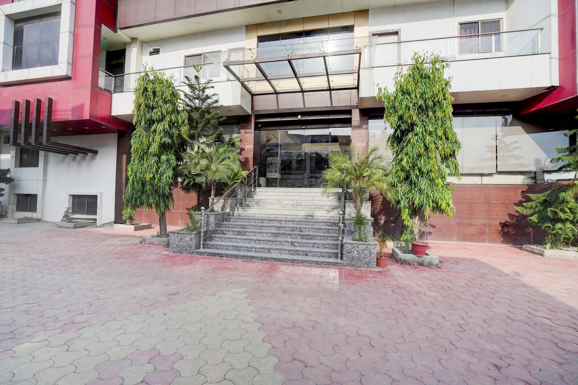 Super Townhouse Lalghati Near Airport โบปาล ภายนอก รูปภาพ