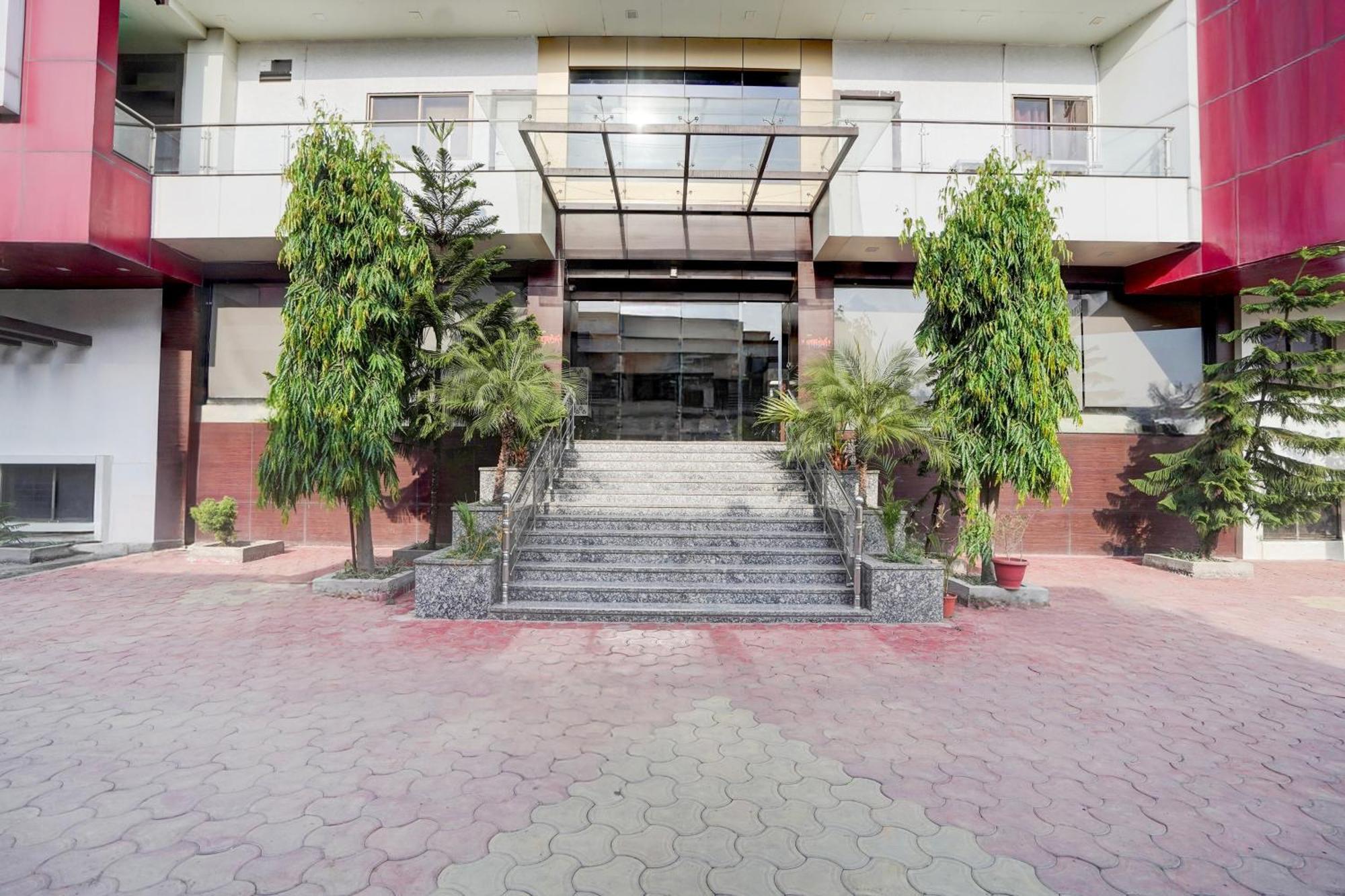 Super Townhouse Lalghati Near Airport โบปาล ภายนอก รูปภาพ