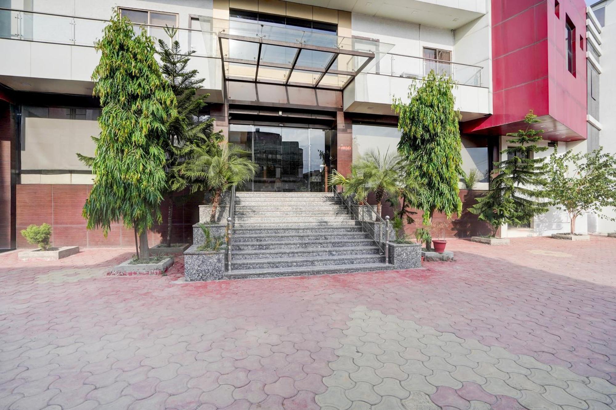 Super Townhouse Lalghati Near Airport โบปาล ภายนอก รูปภาพ