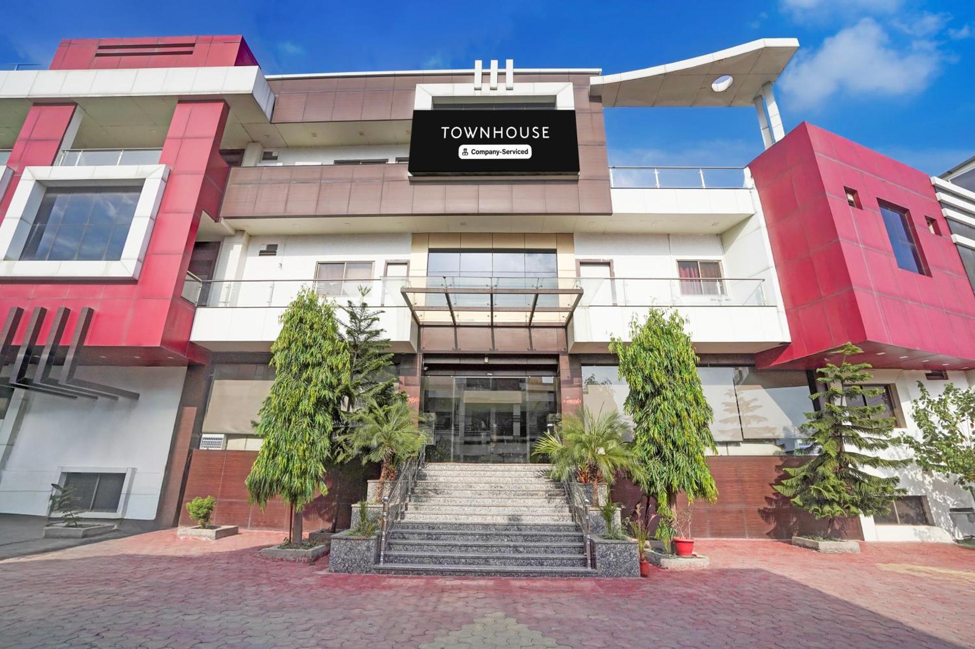 Super Townhouse Lalghati Near Airport โบปาล ภายนอก รูปภาพ