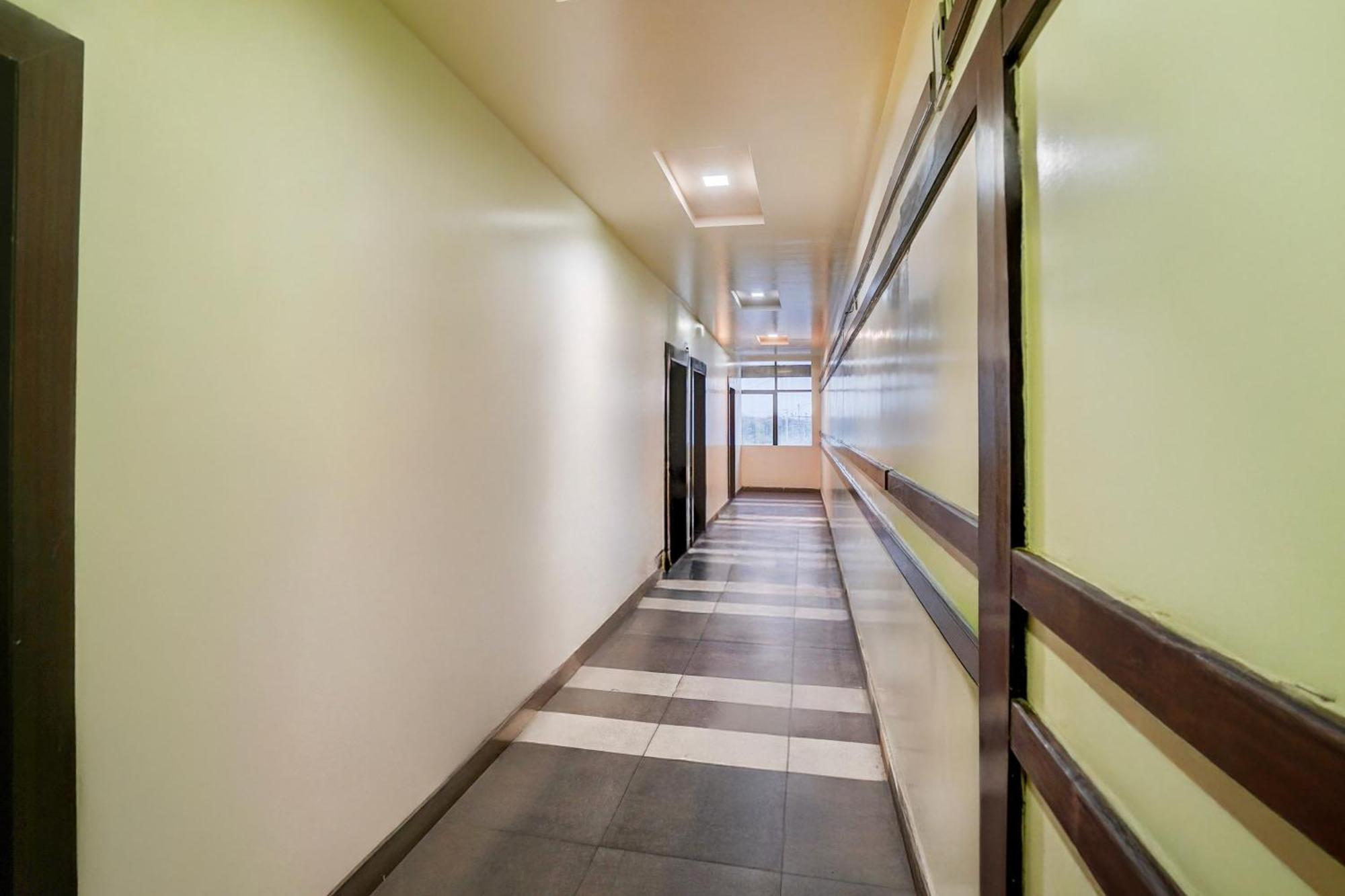Super Townhouse Lalghati Near Airport โบปาล ภายนอก รูปภาพ