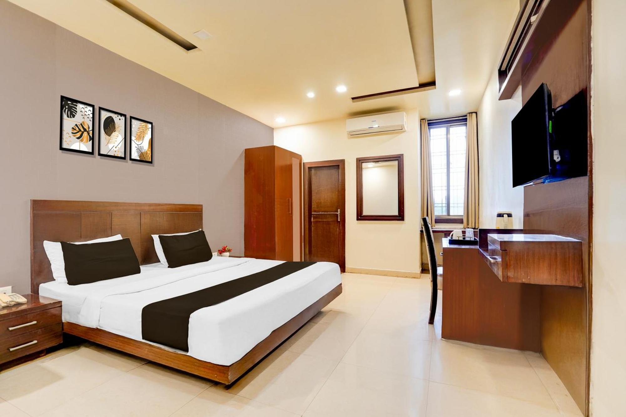 Super Townhouse Lalghati Near Airport โบปาล ภายนอก รูปภาพ
