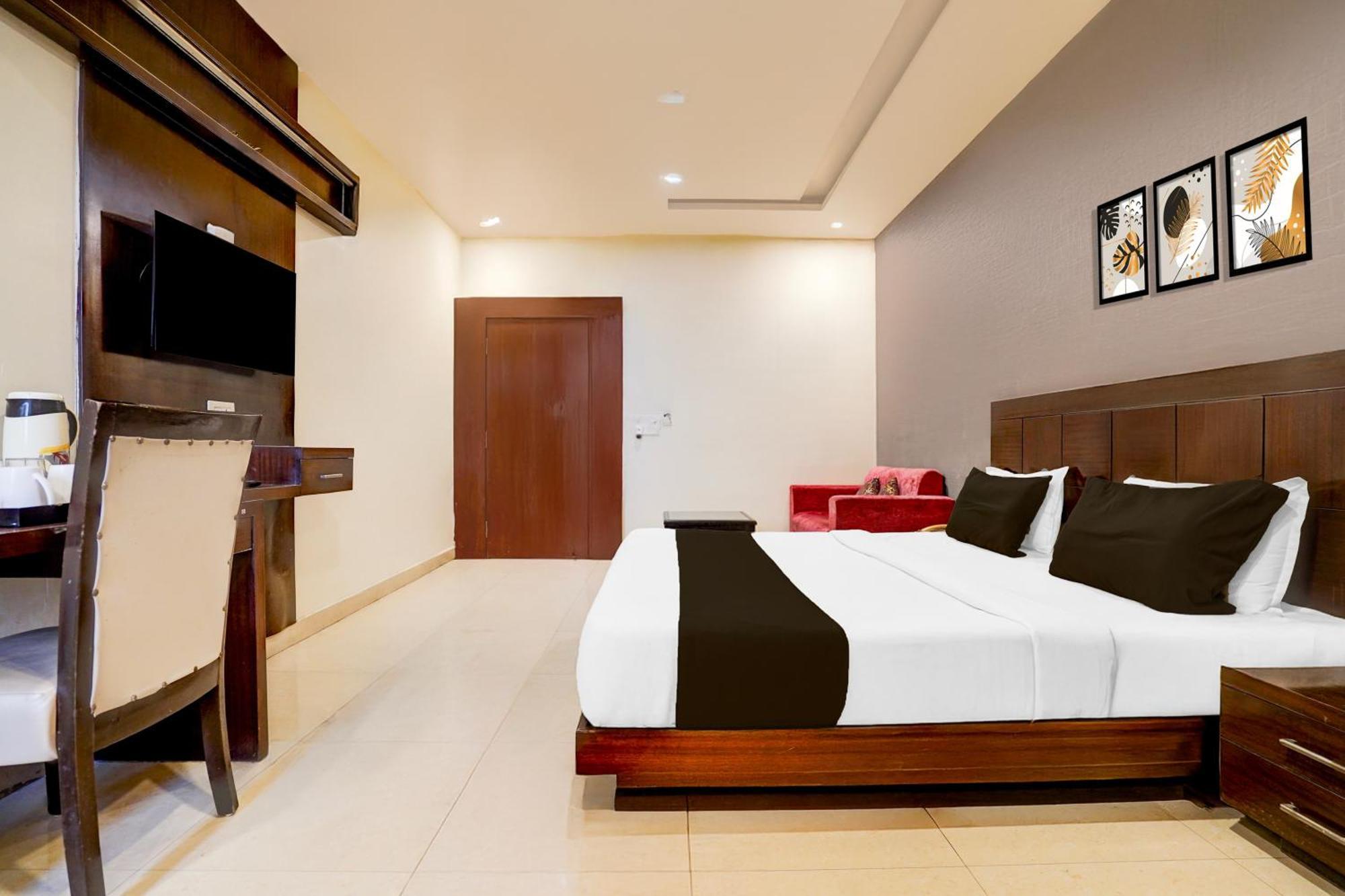 Super Townhouse Lalghati Near Airport โบปาล ภายนอก รูปภาพ