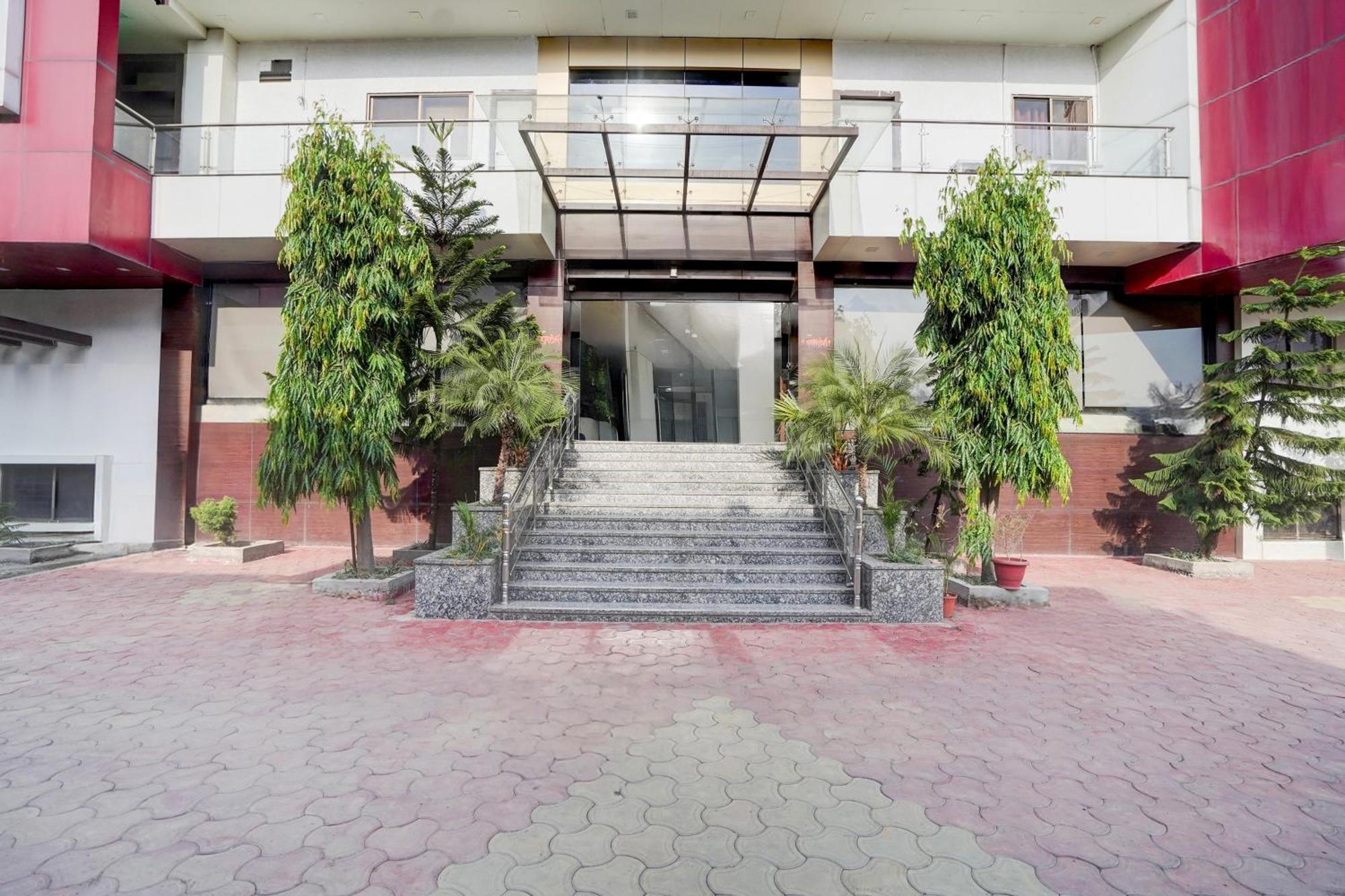 Super Townhouse Lalghati Near Airport โบปาล ภายนอก รูปภาพ