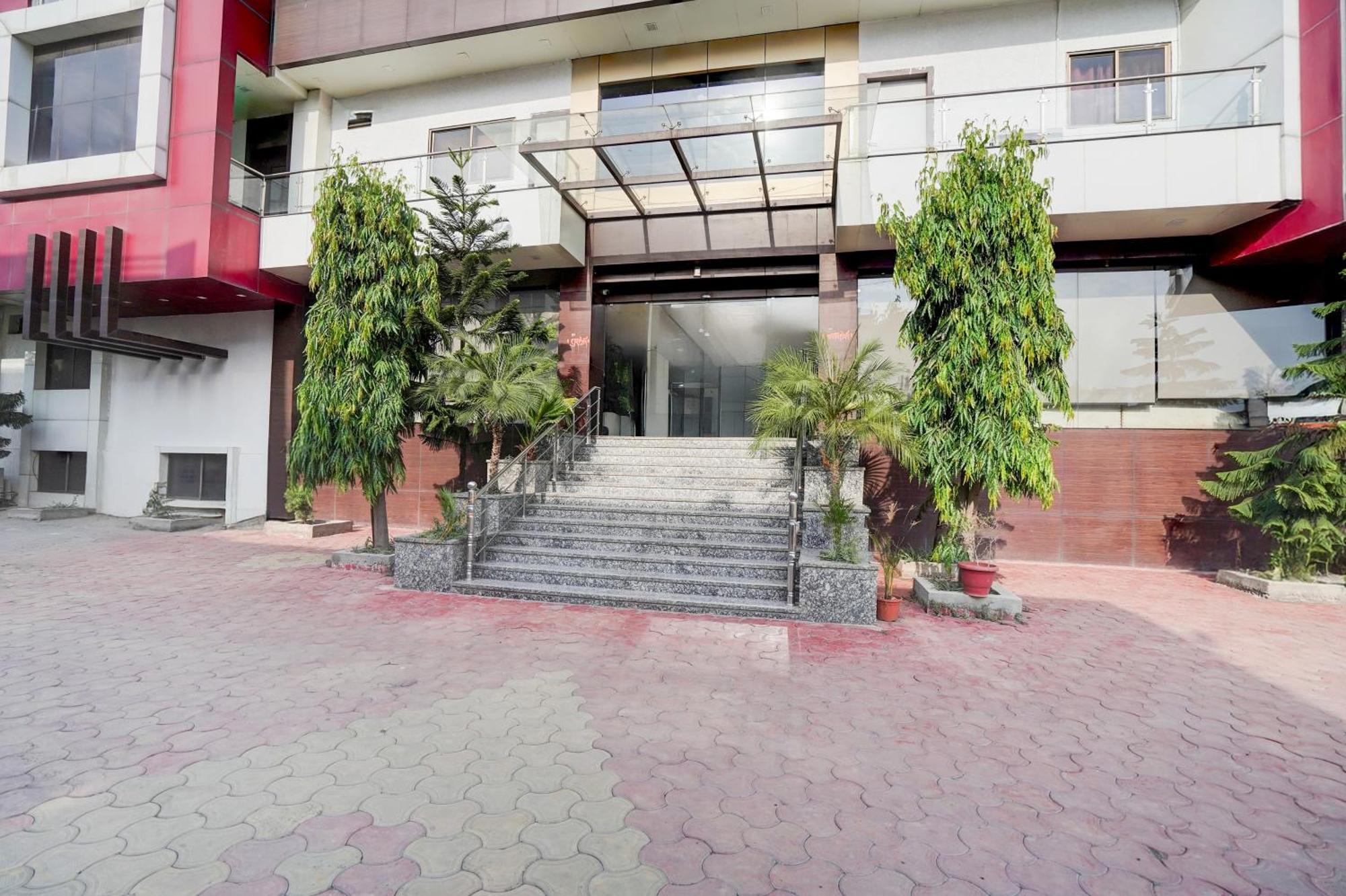 Super Townhouse Lalghati Near Airport โบปาล ภายนอก รูปภาพ