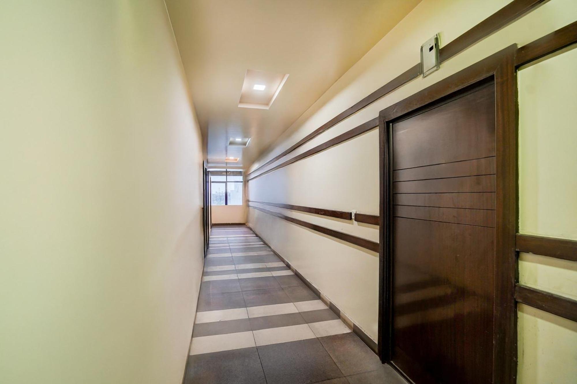 Super Townhouse Lalghati Near Airport โบปาล ภายนอก รูปภาพ