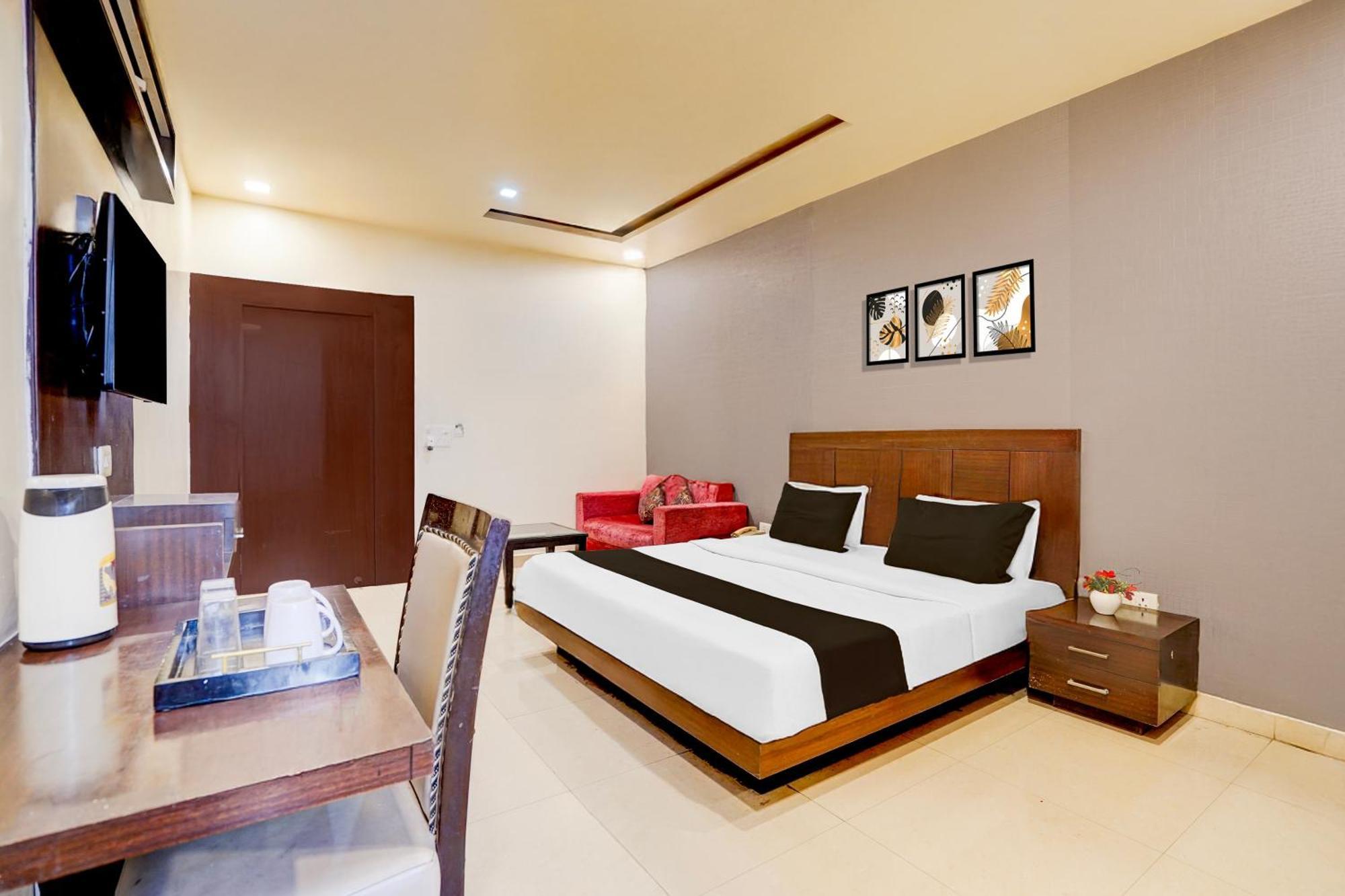 Super Townhouse Lalghati Near Airport โบปาล ภายนอก รูปภาพ