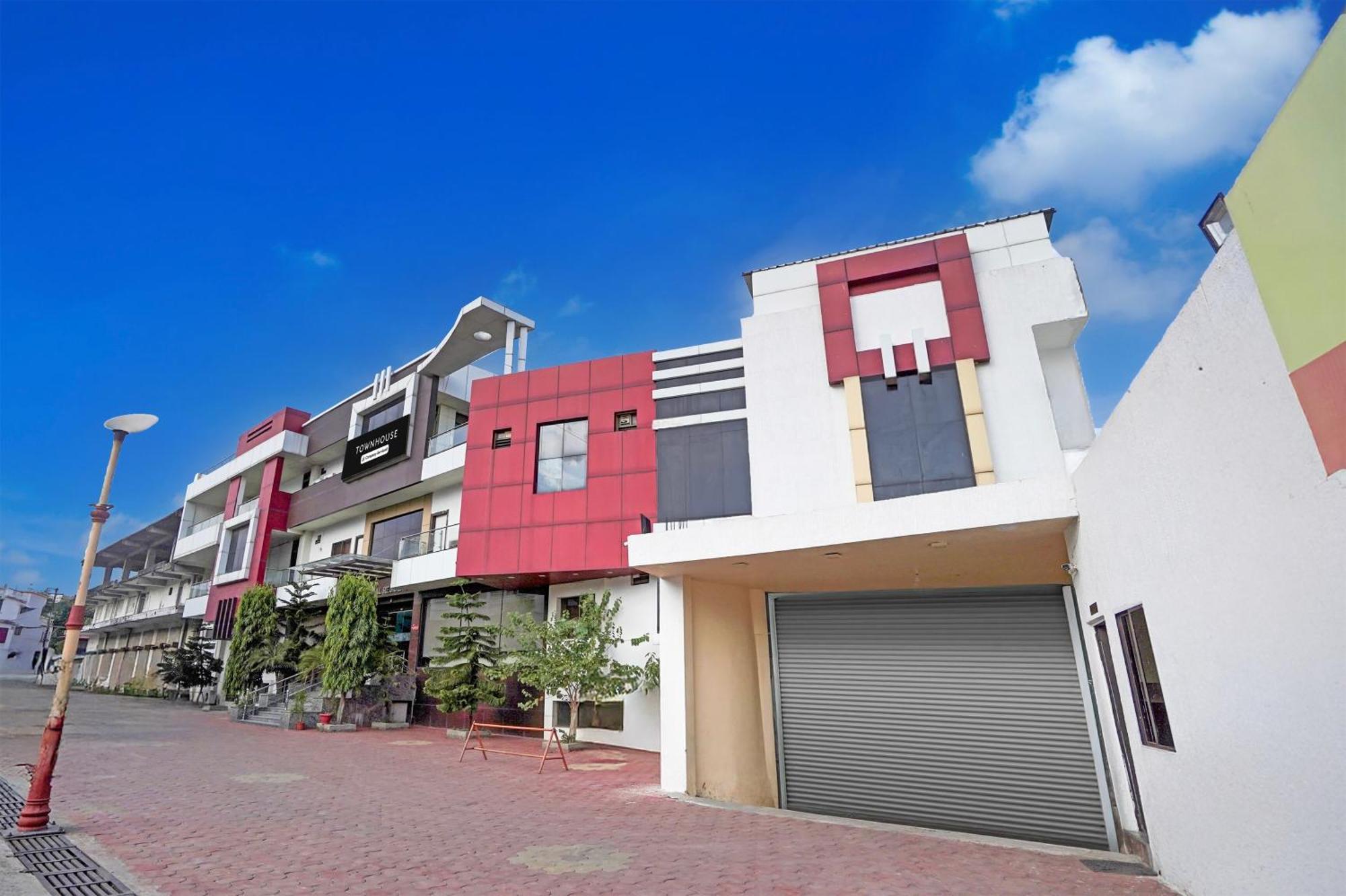 Super Townhouse Lalghati Near Airport โบปาล ภายนอก รูปภาพ
