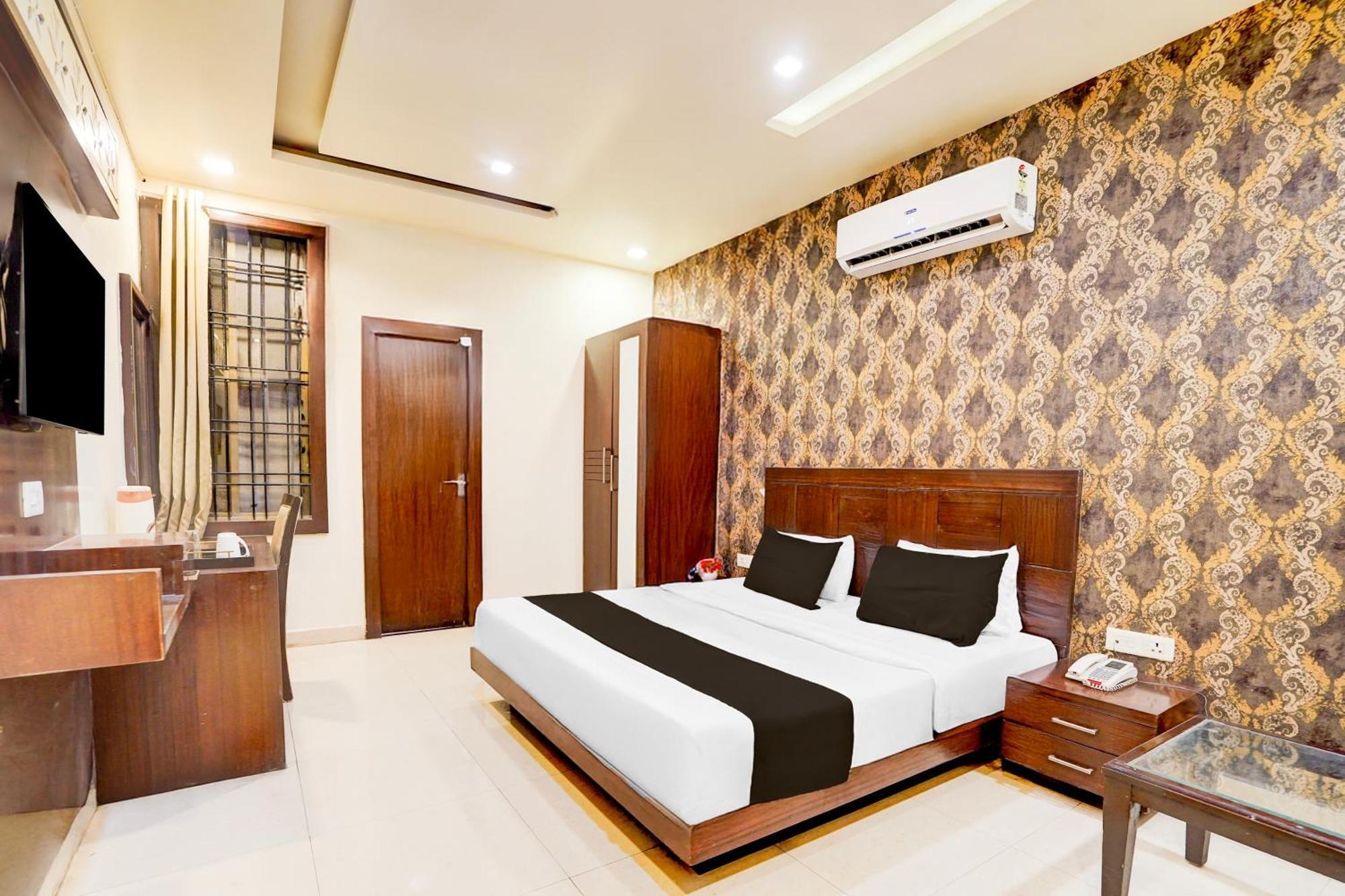 Super Townhouse Lalghati Near Airport โบปาล ภายนอก รูปภาพ