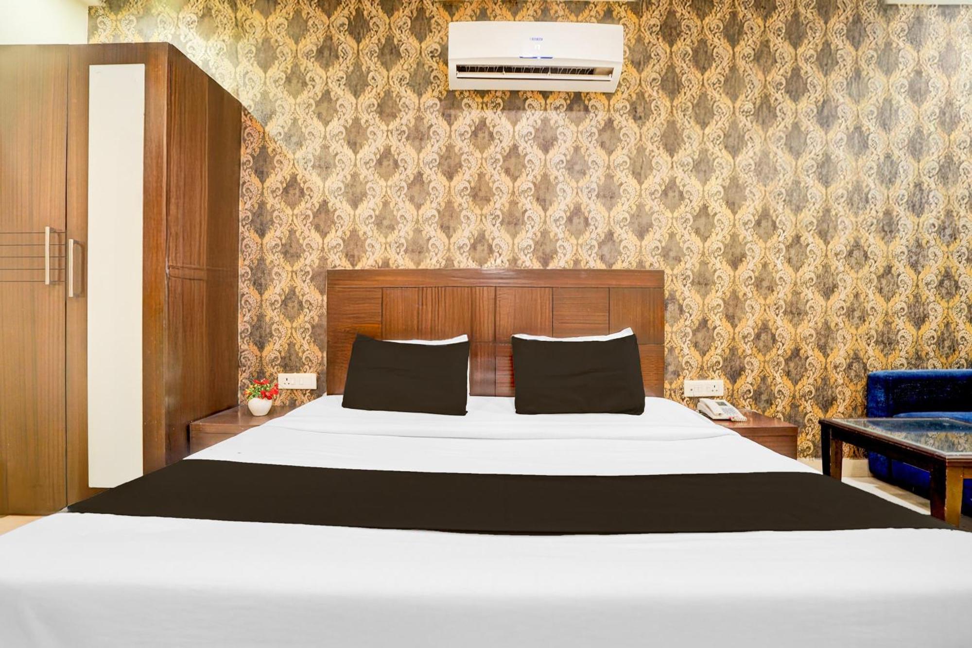Super Townhouse Lalghati Near Airport โบปาล ภายนอก รูปภาพ