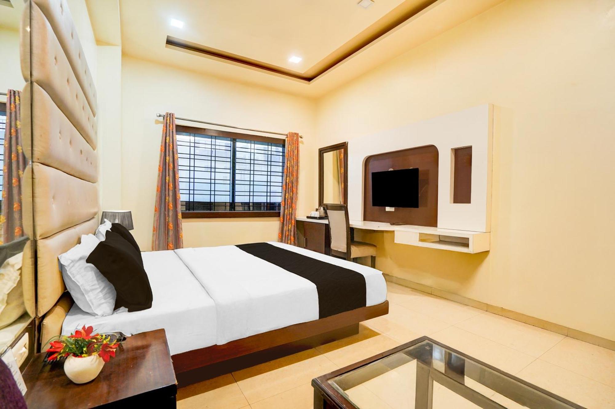 Super Townhouse Lalghati Near Airport โบปาล ภายนอก รูปภาพ