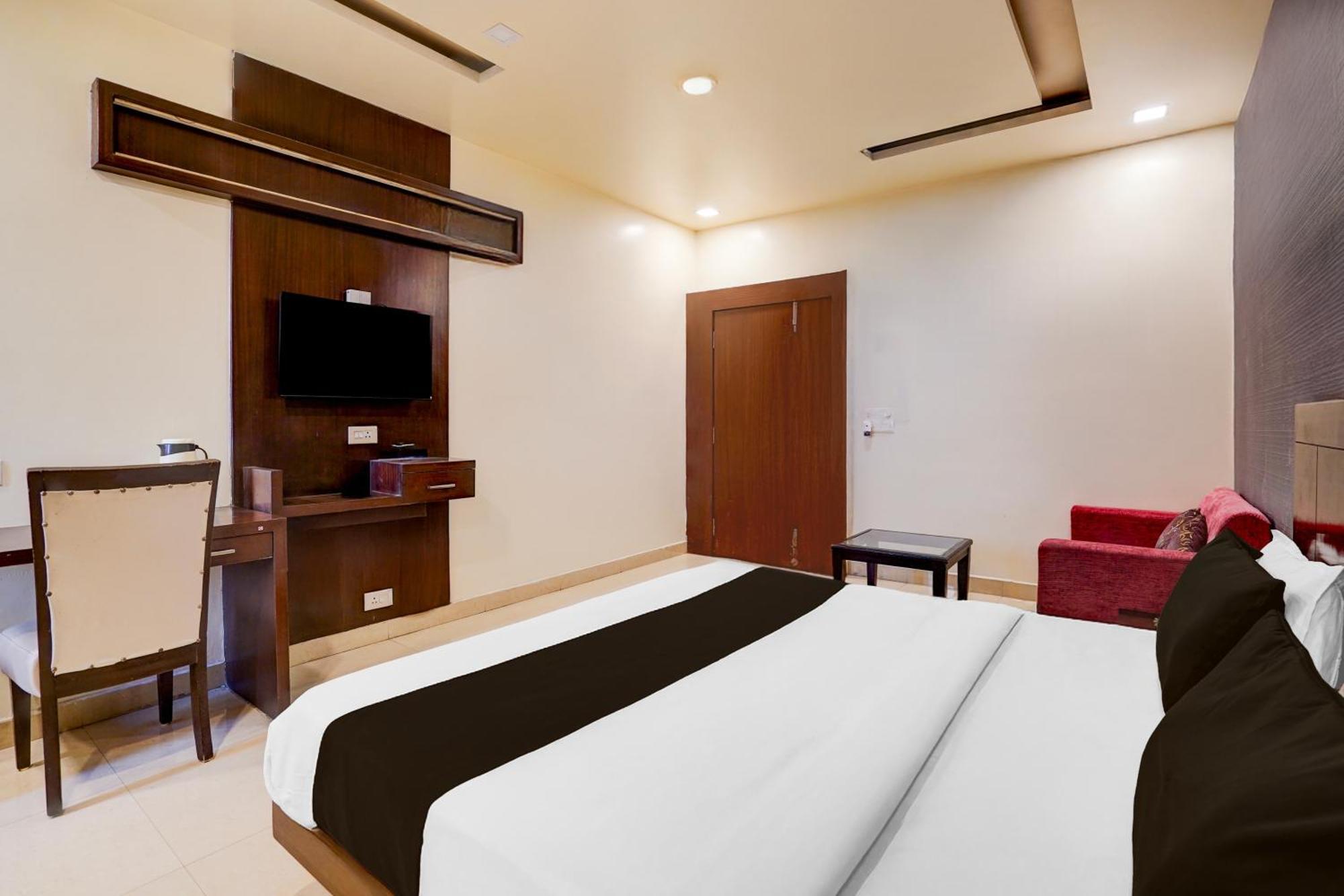 Super Townhouse Lalghati Near Airport โบปาล ภายนอก รูปภาพ